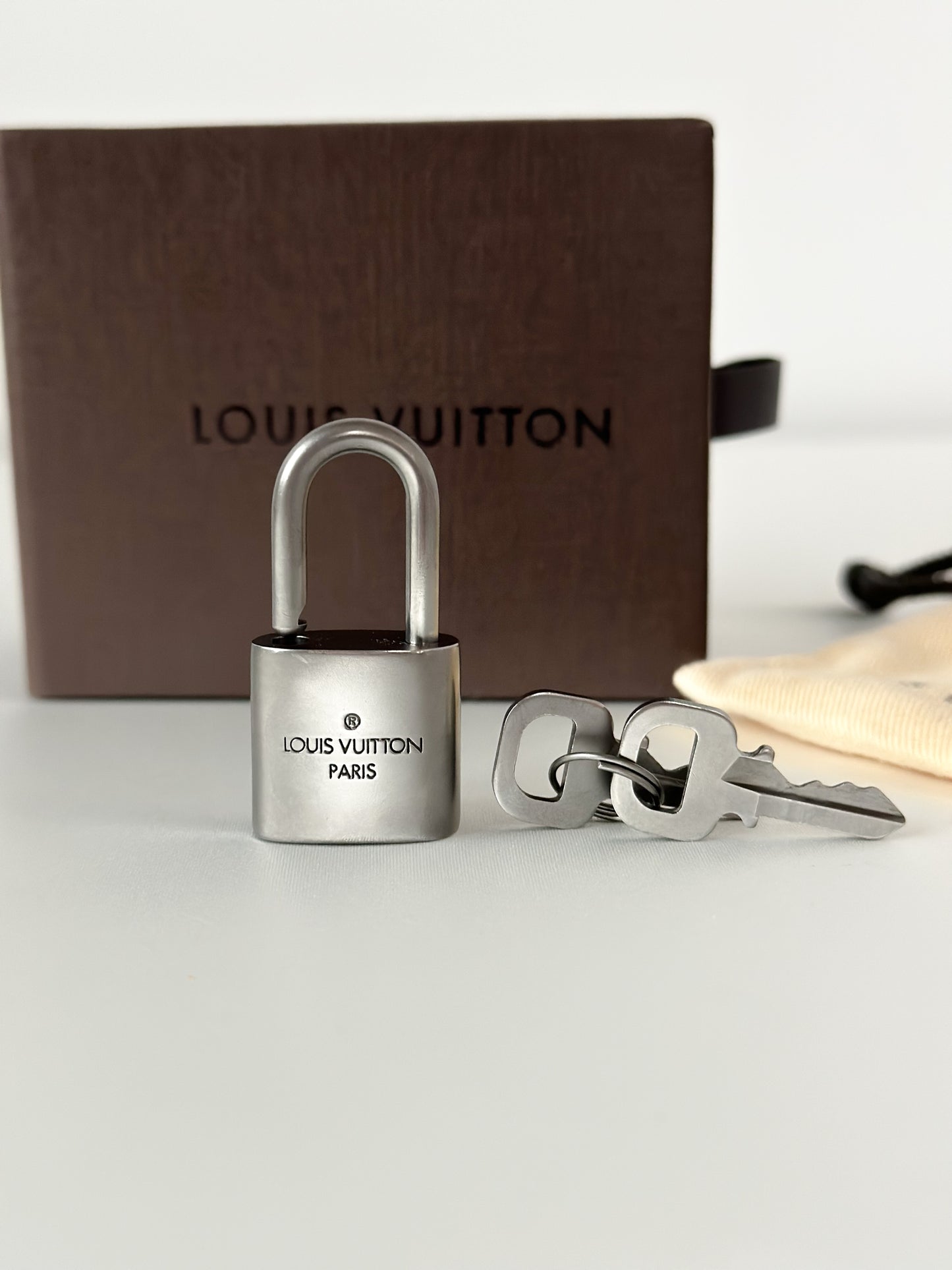 Louis Vuitton Silver Padlock 321 Matte