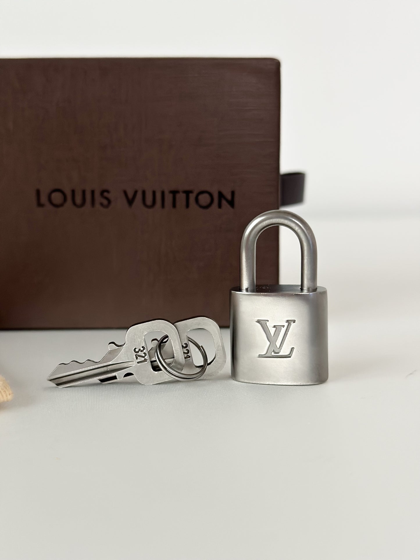 Louis Vuitton Silver Padlock 321 Matte