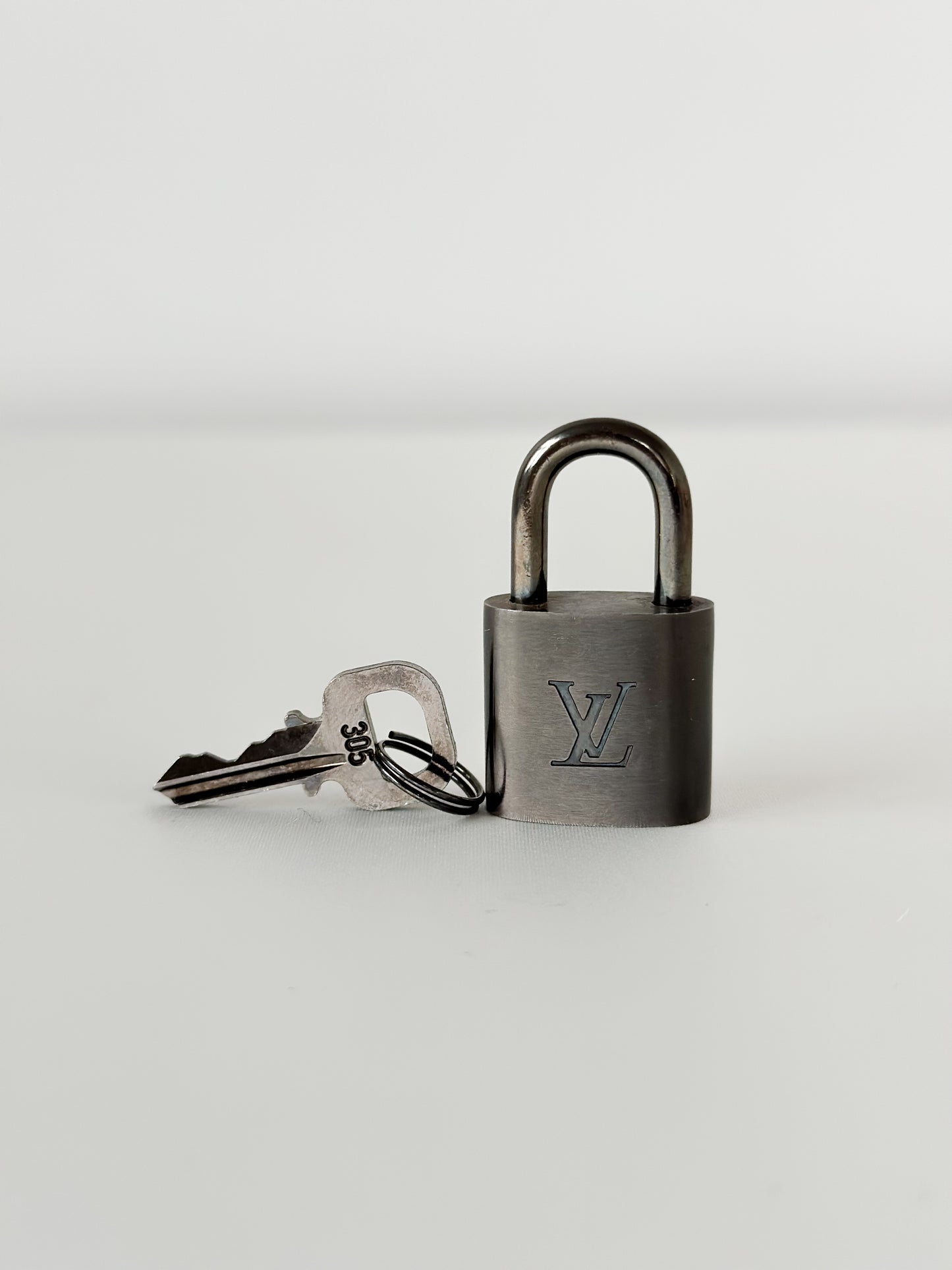 Louis Vuitton Titanium Padlock Set 305