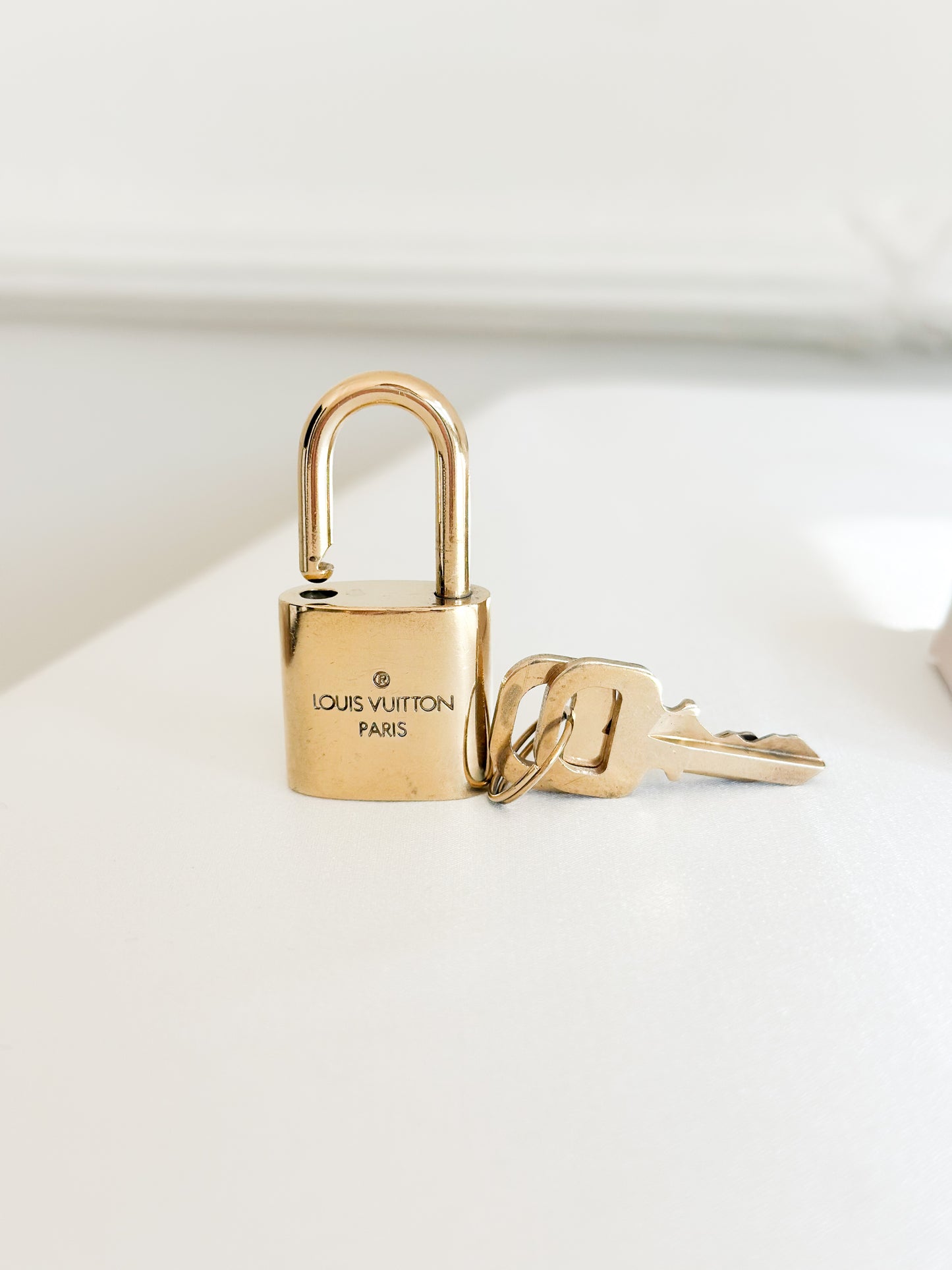 Louis Vuitton Padlock 319 - 2 Keys