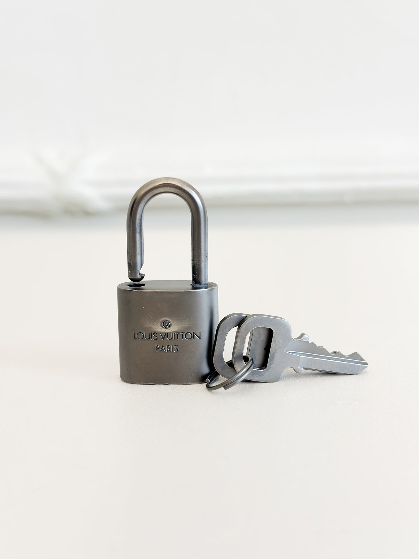 Louis Vuitton Padlock 307 Titanium Matte